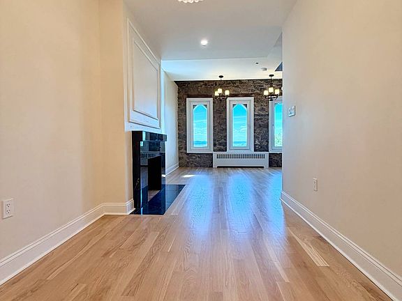 5th image of 155 Beacon Hill Dr APT 8