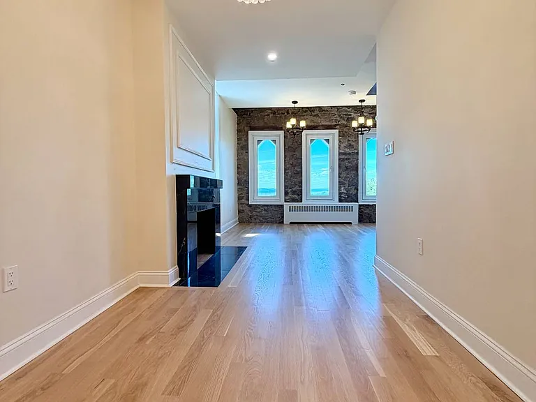 155 Beacon Hill Dr #8 — Photo 5