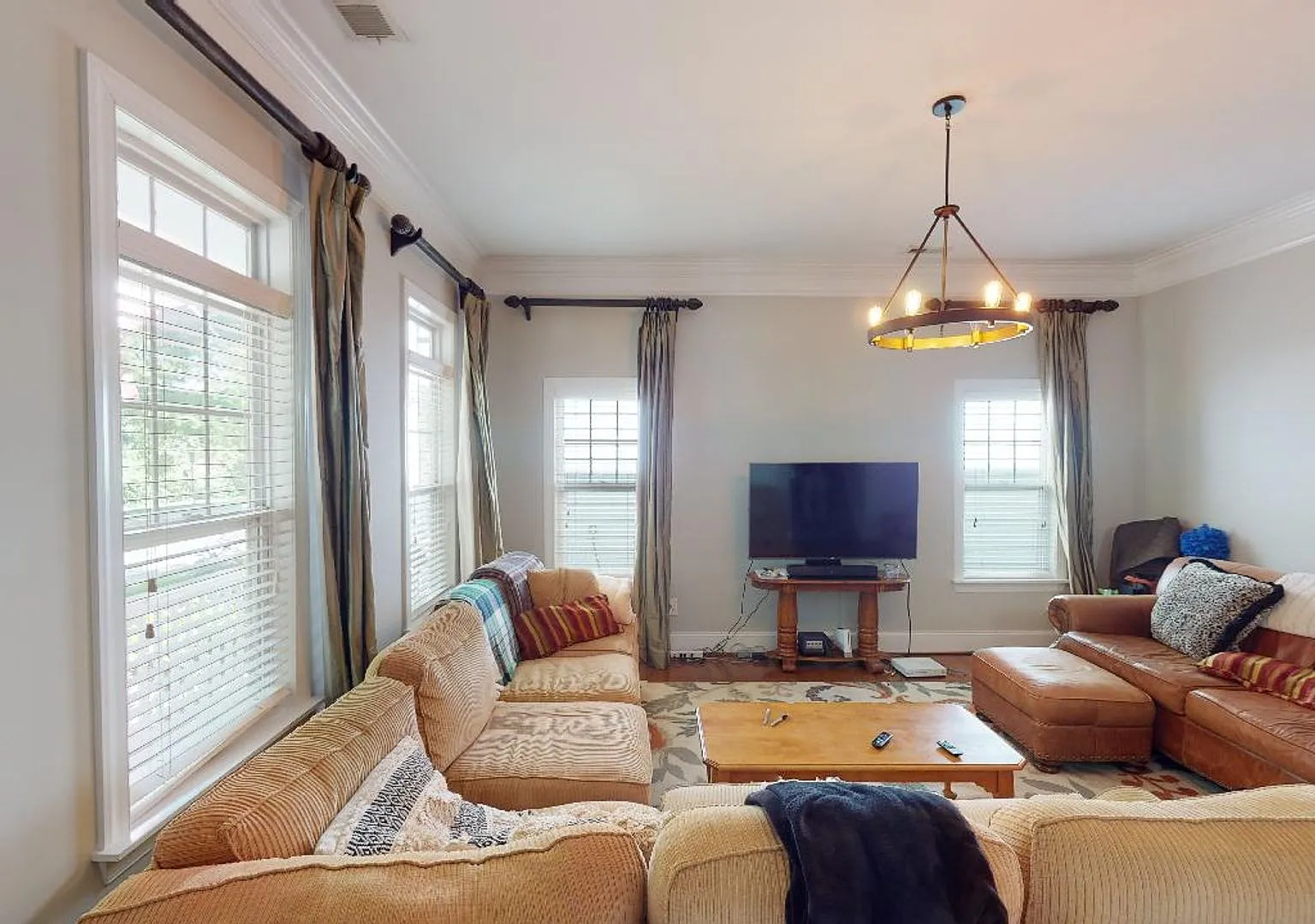1737 Lela Ave — Photo 3