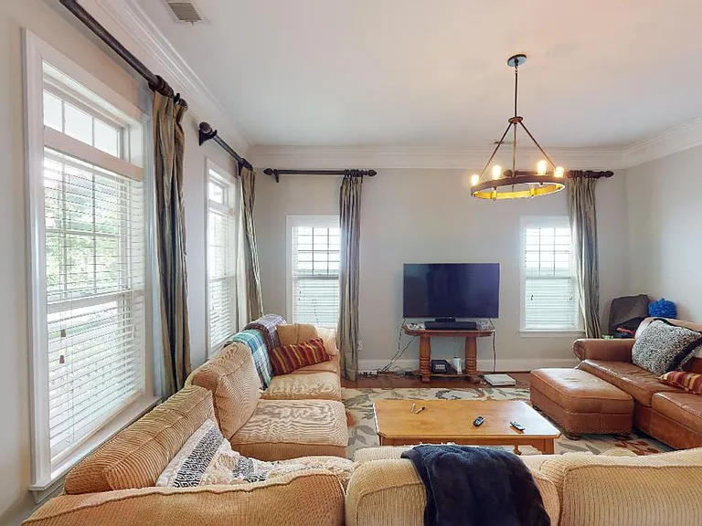 1737 Lela Ave — Photo 3
