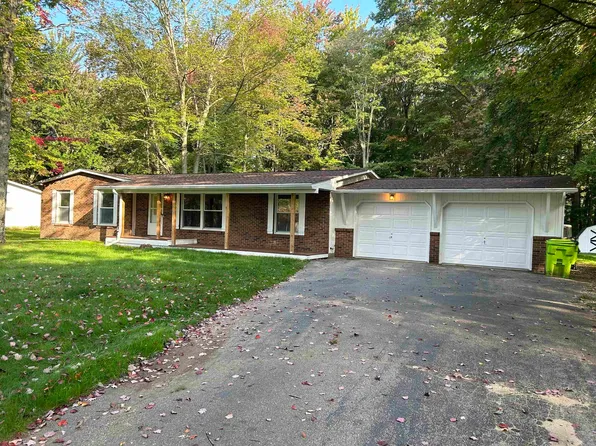 2331 E Redwood Dr, Midland, MI 48640
