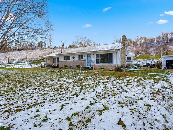 3rd image of 23176 Marys Chapel Rd