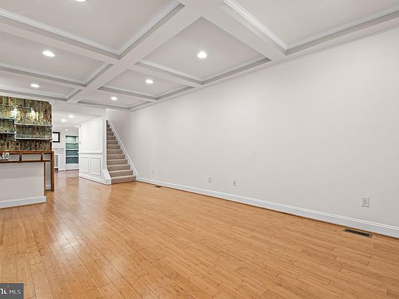 5th image of 27 S Ann St