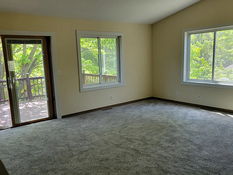 GMD TC RENTALS
Living room