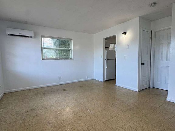 3rd image of 965 W 36th St #11278626