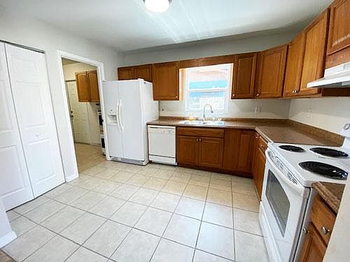 4th image of 8184 82nd Ave