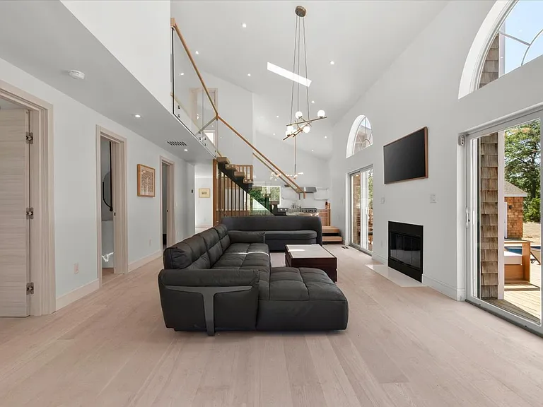280 Shinnecock Hills Rd — Photo 53