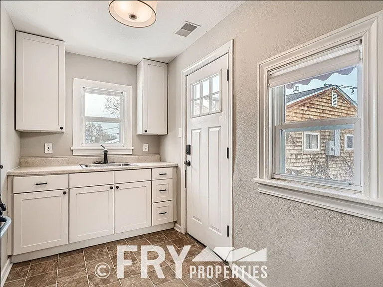 98 S Newland St — Photo 29