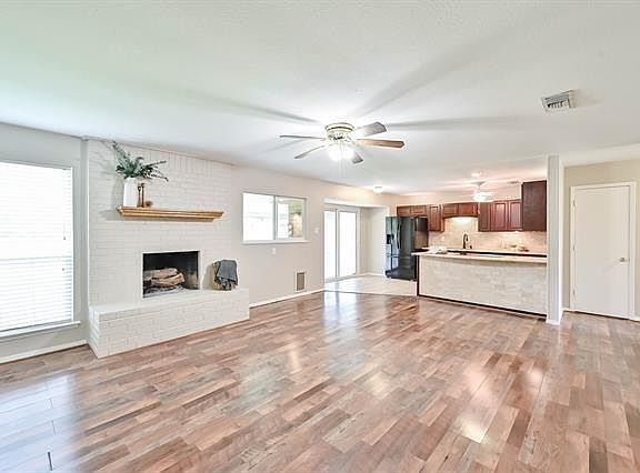 4th image of 739 NW James Cir