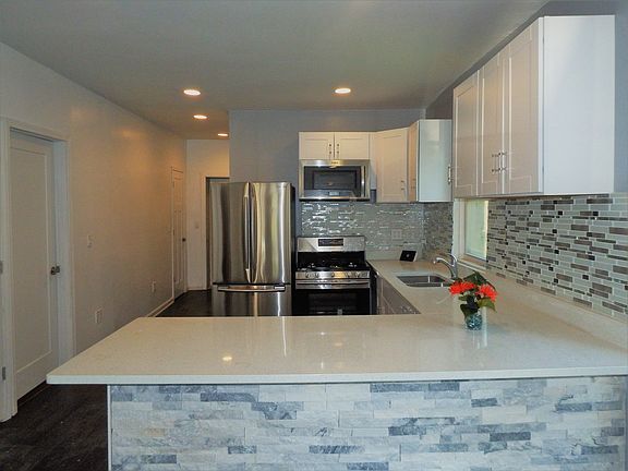 4th image of 9355 S King Dr