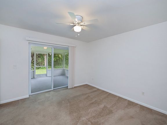3rd image of 939 SE 24th Ave #1