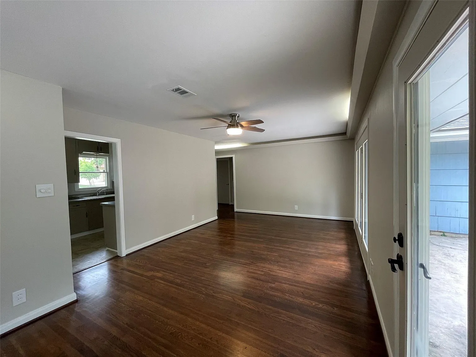 3 bed, 2.0 bath, 1685 sqft, $2,700 — Photo 3