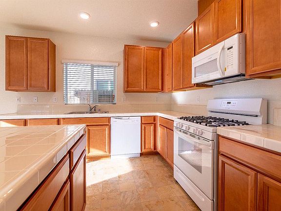 3rd image of 4563 Golden Alder St