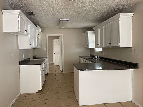 3rd image of 1416 Hemphill Ave