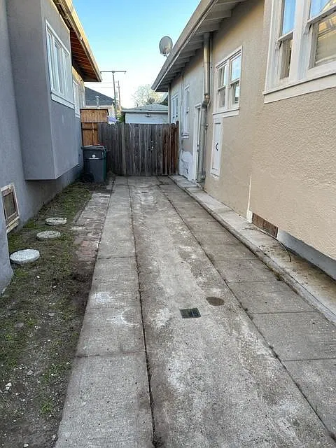 57th St, Oakland — Photo 2