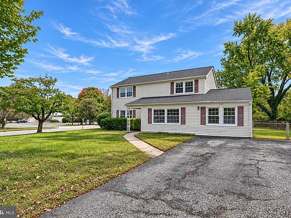 3rd image of 3111 Sedgwick Ln