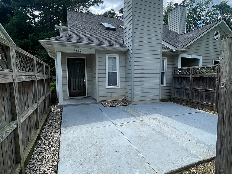 2770 North Ave SE — Photo 2