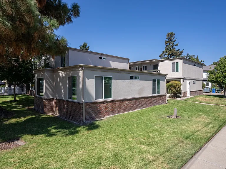 1100 Leff Street — Photo 14