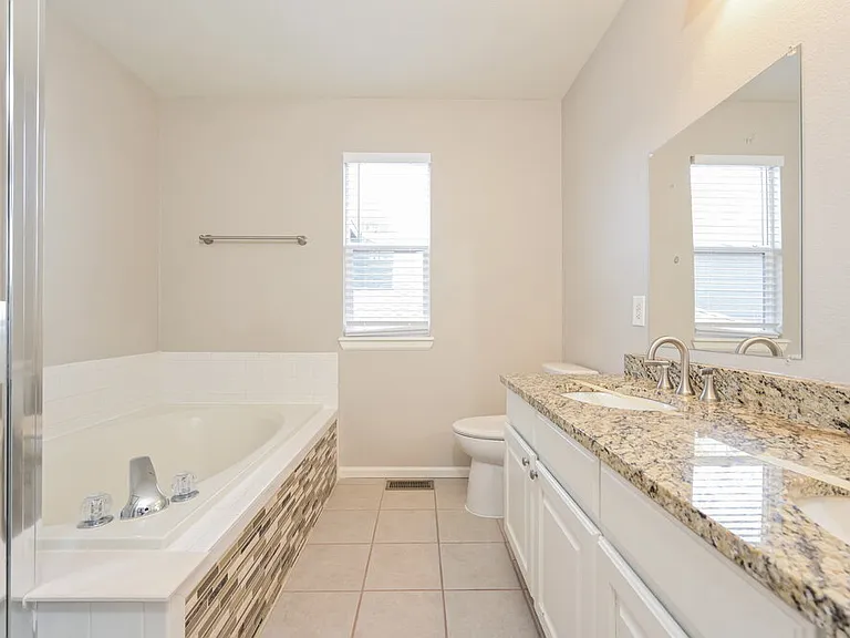 16131 Bluebonnet Dr — Photo 14