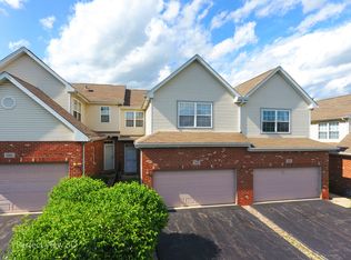 553 Goodwin Dr, Bolingbrook, IL 60440