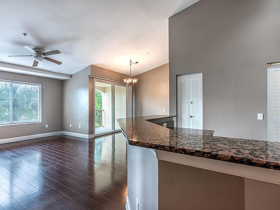 5th image of 1124 Villa Ln #1124