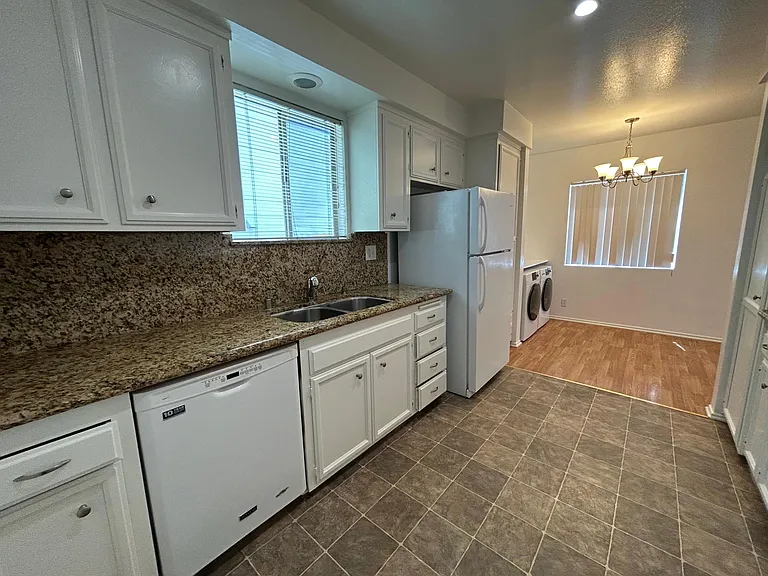 10722 Missouri Ave #6 — Photo 7