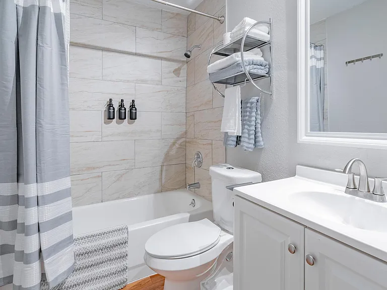 2207 Leon St #101 — Photo 13