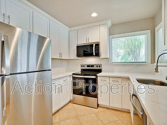 5th image of 4545 Moorpark Ave APT 2