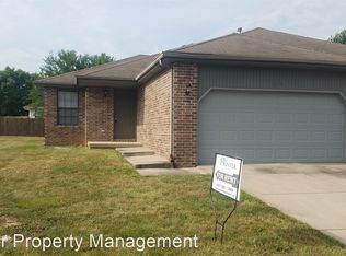 114 W Deerfield Dr, Nixa, MO 65714