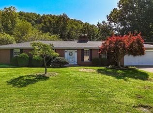 942 Pine St, Belpre, OH 45714
