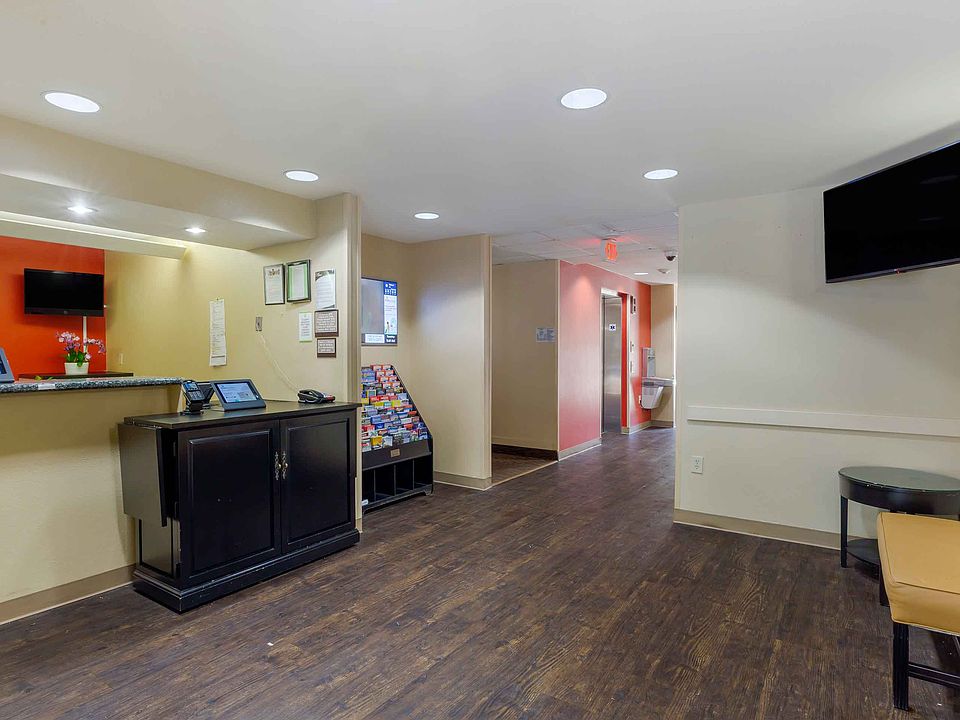 Lobby and Guest Check-in