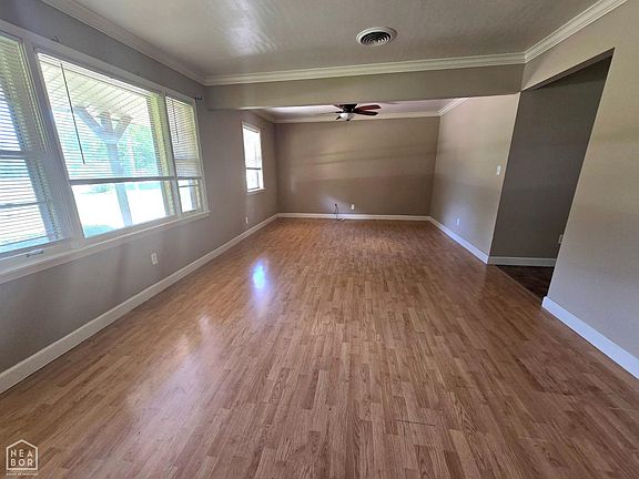 4th image of 105 Grove Dr