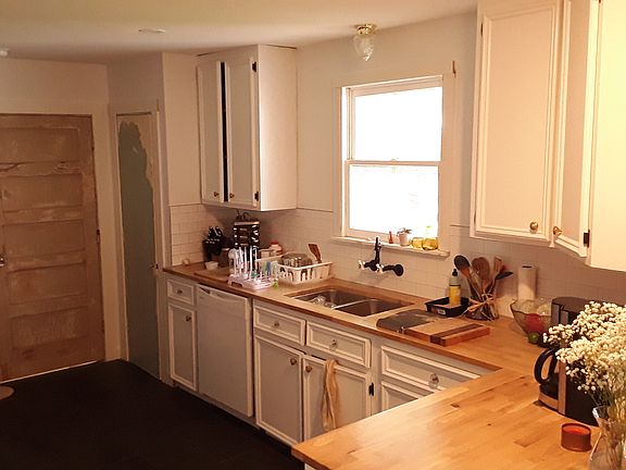 3rd image of 330 Olney Dr