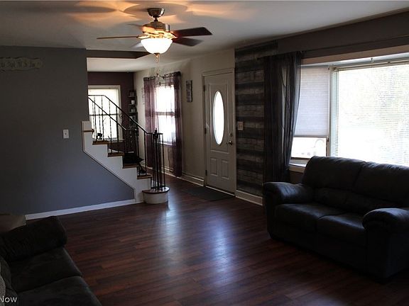 5th image of 35923 Portage Dr
