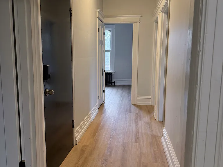28 Eastbourne Ave #2 — Photo 11