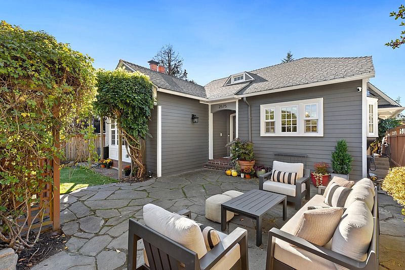2nd image of 2575 5th Avenue W