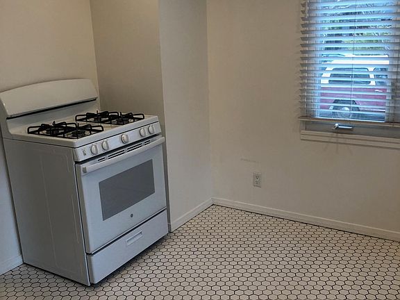 2nd image of 1716 Pampas Ave