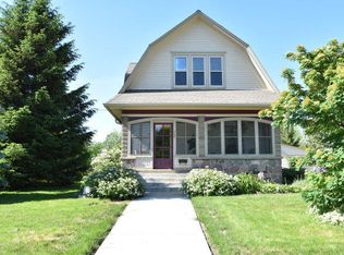 300 Oakland Ave, Mukwonago, WI 53149