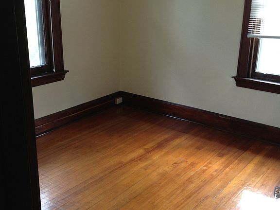 5th image of 3827 Saint Lawrence Ave