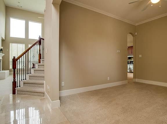 3rd image of 730 Carrie Ln