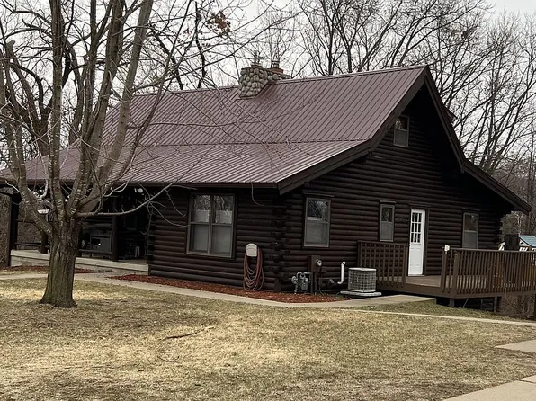 27260 217th St, Earlville, IA 52041