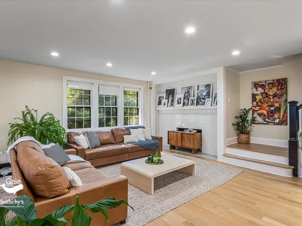 116-33 Union Turnpike image 4 of 40