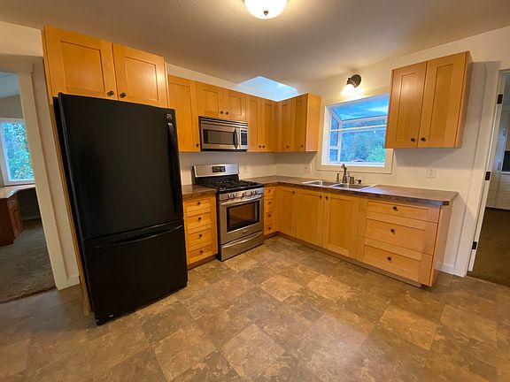 5th image of 150 Sunbeam Ave