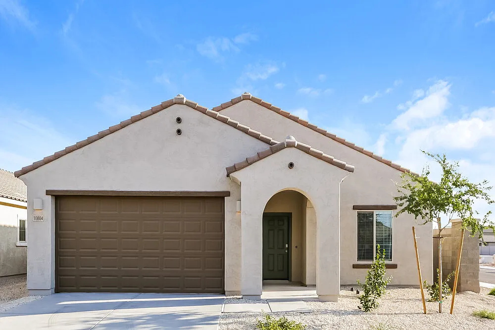 4 bed, 2.0 bath, 2137 sqft, $2,360 — Photo 1