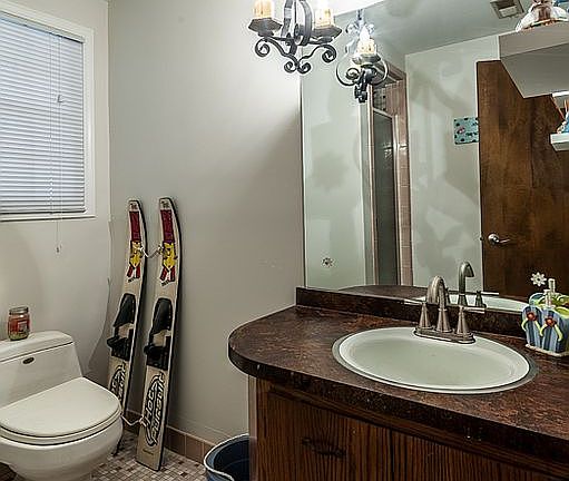 Lower Level Full Bath 