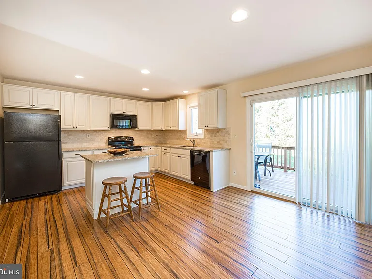 3930 Gatehouse Ln — Photo 5