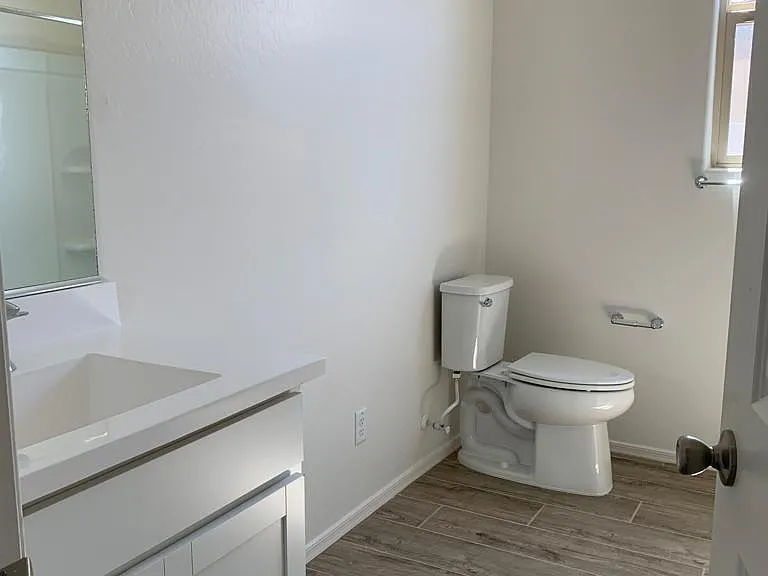 2340 W Sunland Ave — Photo 15