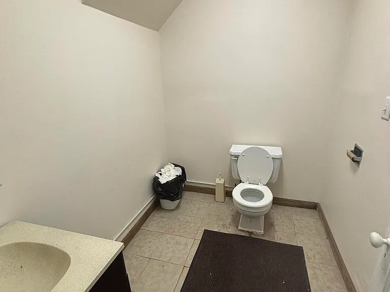 127 S Maple St #B — Photo 10