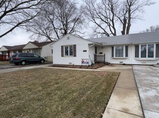 8948 S Main St, Hometown, IL 60456