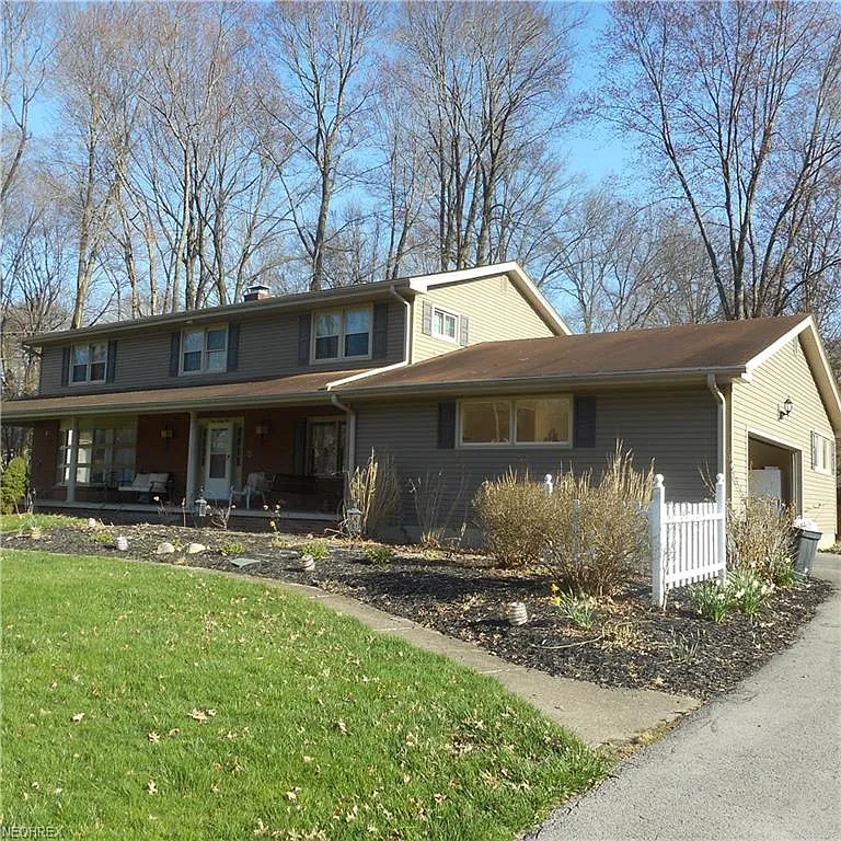 125 Woodview Dr photo 1